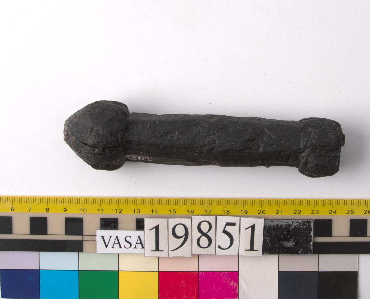 Handtag. I överlag gott skick.

För mer information se Dokumentationsblankett under Referenser – Länkade filer.