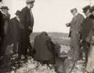Reparation telegrafkabeln Skåre - Arkona 1914. Lutteman i vit keps. Ur album: Diverse kabelutläggning. Sverige - Tyskland. Helsingborg - Hälsningör.