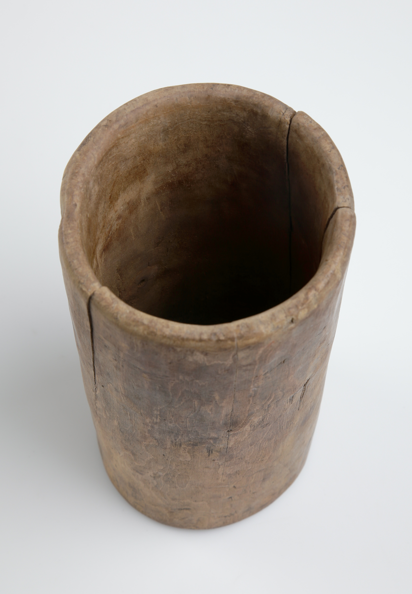 Holk att förvara salt i, av trä.
Inskrivet i huvudbok 1867.