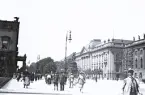 Foto av Friedrichstrasse i Berlin med ryttarstatyn av Fredrik den store i förgrunden, 1921.