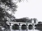 Fotot visar Pont Neuf, den äldsta bevarade bron över floden Seine i Paris, 1921.