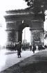 Foto av Triumfbågen i Paris, ett av stadens mest ikoniska monument, 1921.