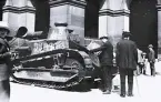 Foto av en stridsvagn, troligen på Musée de lÁrmée i Paris, 1921.