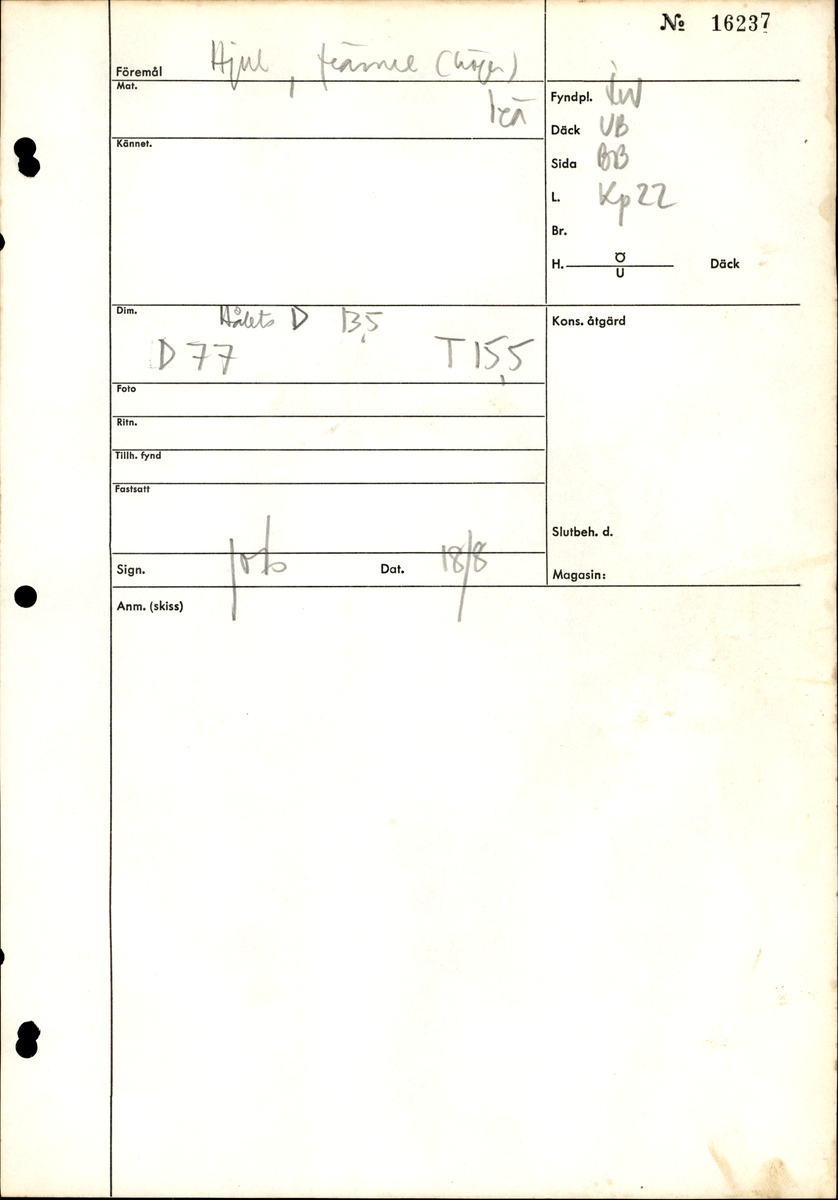 Hjul, främre (höger).

Ena sidan av hjulet har en 30 mm fasad kant.

Hjul 16237 bestod av två delar. Vid inventeringen 2006 fick den omärkta delen ett eget nr: 28705.

Fyndnummer 16232 utgör huvudnummer för lavetten.

Text i fyndliggaren:

Nr 16232-16242 utgör lavetten vid kanonport 22.

För mer information se Dokumentationsblankett under Referenser – Länkade filer.