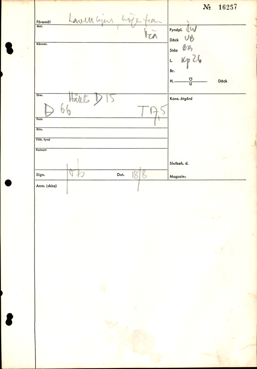 Lavetthjul, höger fram. Eroderad, båda sidor har ett stort antal sprickor och svåra skador. 

Eroded front truck, both sides hold large numbers of flaws and heavy damage.