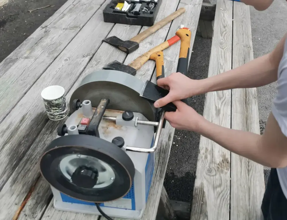 Nærbilde av en slipemaskin