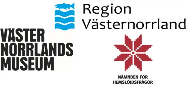 Tre stycken loggor bredvid varandra.