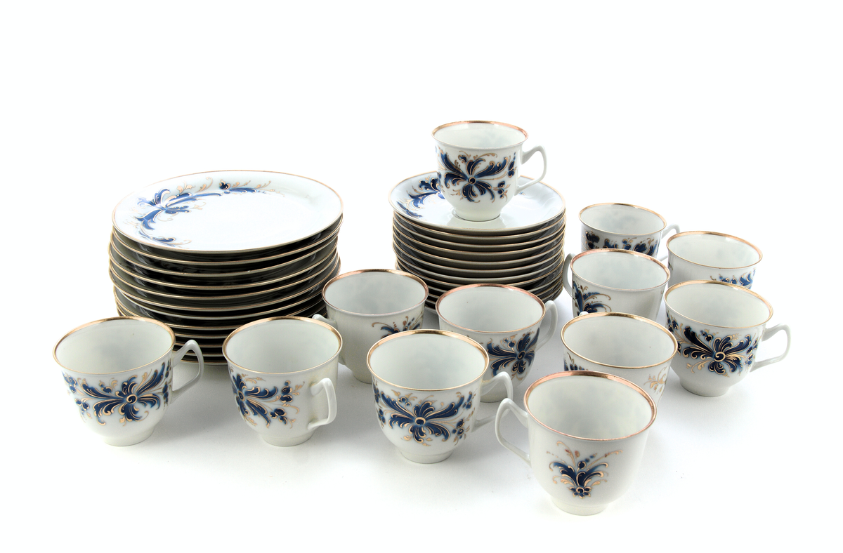 Kaffeservise for 12 personar.