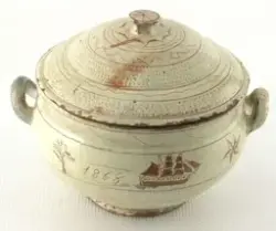 Foto av egna och inlånade föremål för sommarutställningen "S