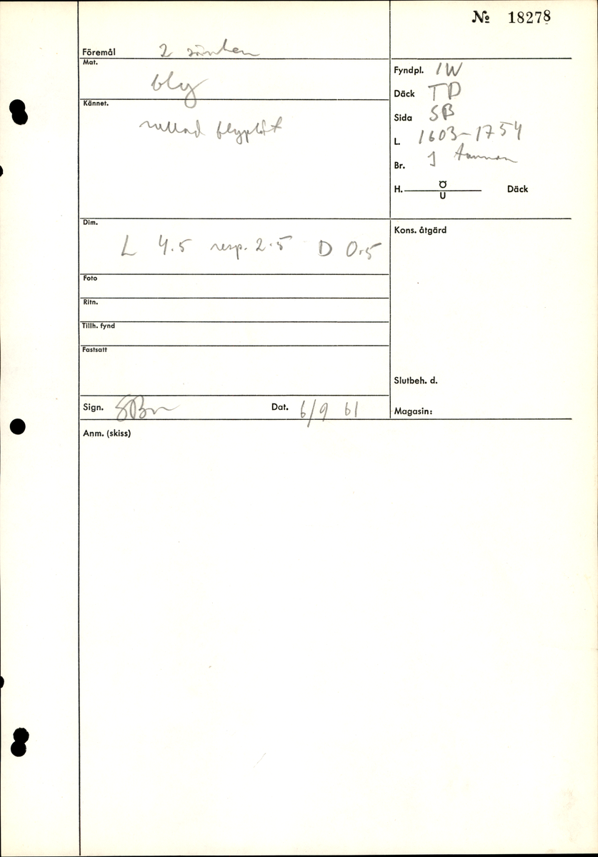Två sänken av rullad blyplåt. Mycket fragmentariska, porösa.