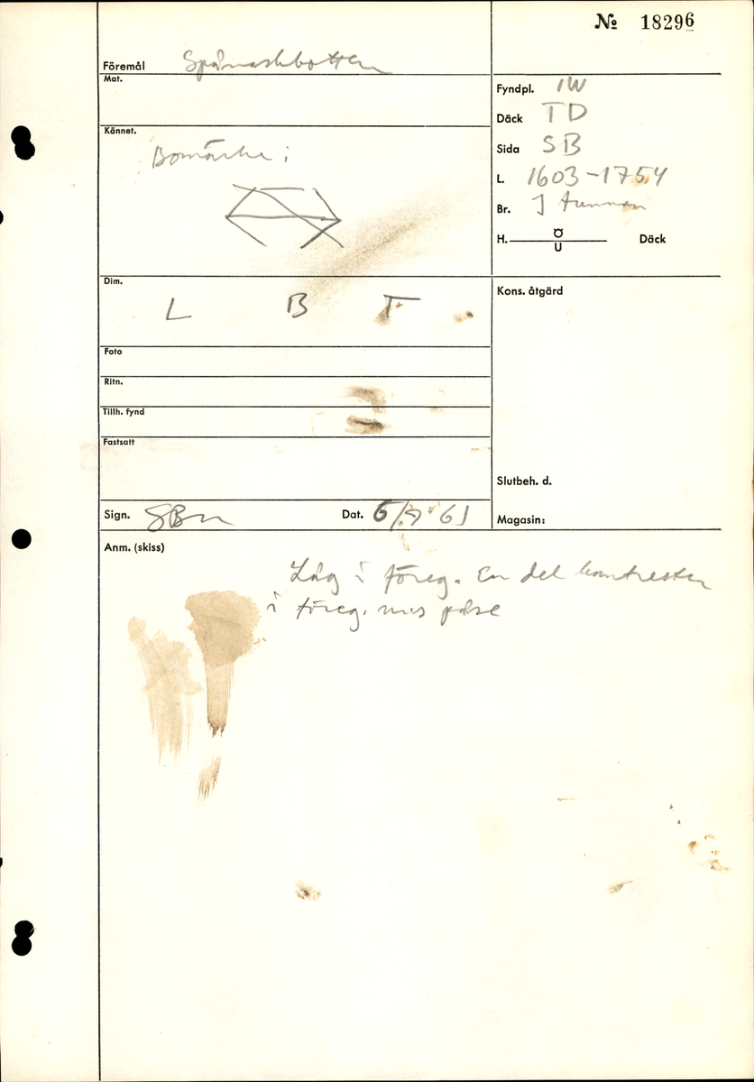 En botten till en svepask. På bottnen finns ett bomärke.