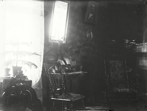 Fam Perssons hem i Attarp (tror sonen Einar).