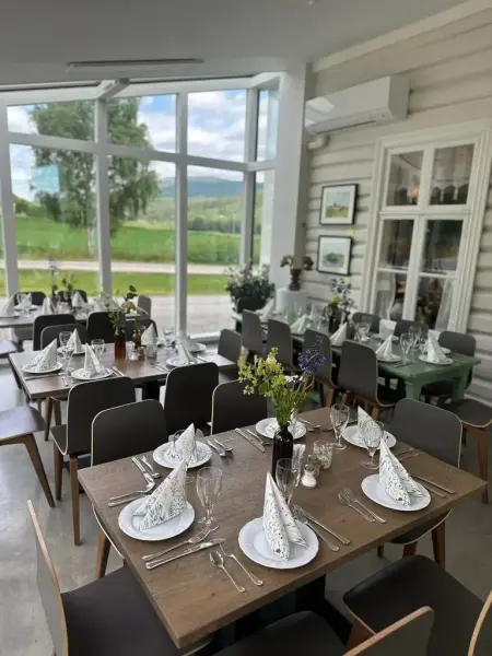 dekkete bord rendalstunet