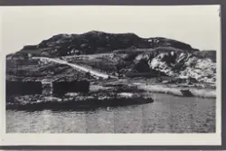 Telavåg sommar 1945. Foto av den raserte kaien på Midttveit 