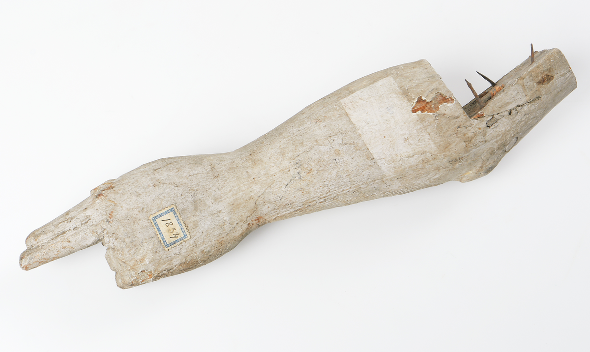 Arm till helgonbild, av trä. Bemålad.
