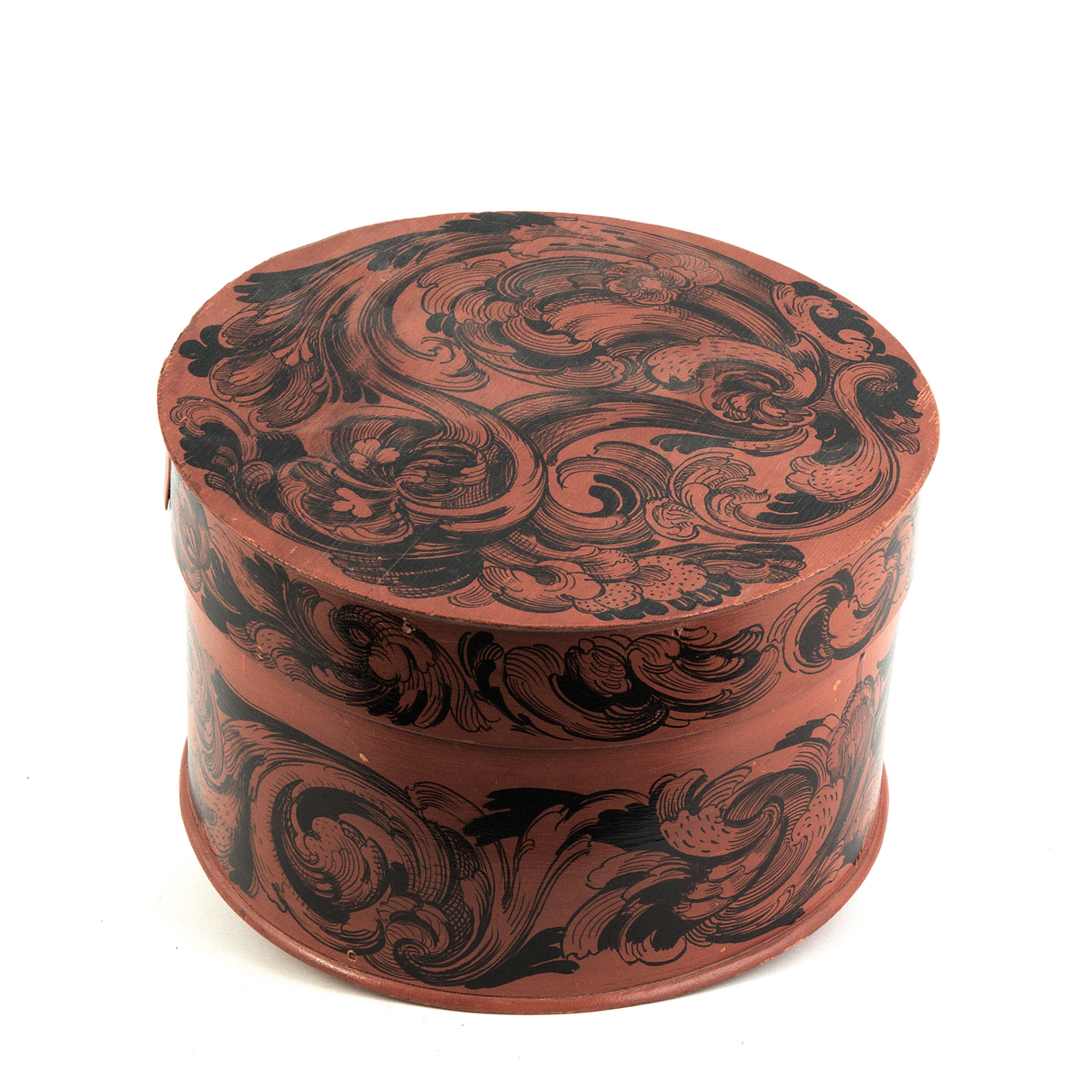 Øskje med lok og dekor.