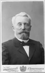 Portrettbilde av gardbruker Peder Wang, Totenvika.