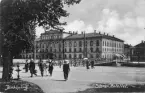 Stora Hotellet i Jönköping vid hamnkanalen. Vykort skrivet 1915-08-29.