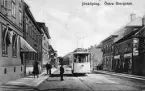 En spårvagn på Östra Storgatan i Jönköping. Vykort skickat 1909-06-15.