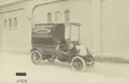 Automobil för Carl Larssons Slakteriaffär, Brahegatan 24. Ur album för Scania-Vabis.