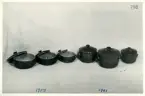 Grytor med lock från Bo Fajans, 1900-talets mitt.