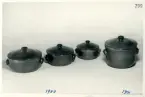 Grytor med lock från Bo Fajans, 1900-talets mitt.