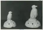 Blomhållare (pingvin) i två olika storlekar från Bo Fajans, formgivare Eva Jancke-Björk, 1900-talets mitt.