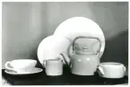 Teservis från Bo Fajans, formgivare Eva Jancke-Björk, 1900-talets mitt.