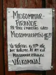 Midsommar  Överallt arrangeras lokala midsommarfiranden. Vid
