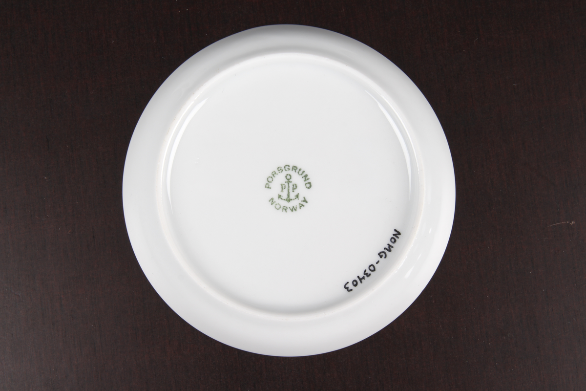 Askebeger med illustrasjon av betongplattformen Gullfaks A.