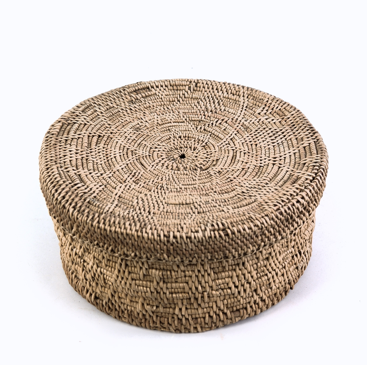 Fletta korg med lok.