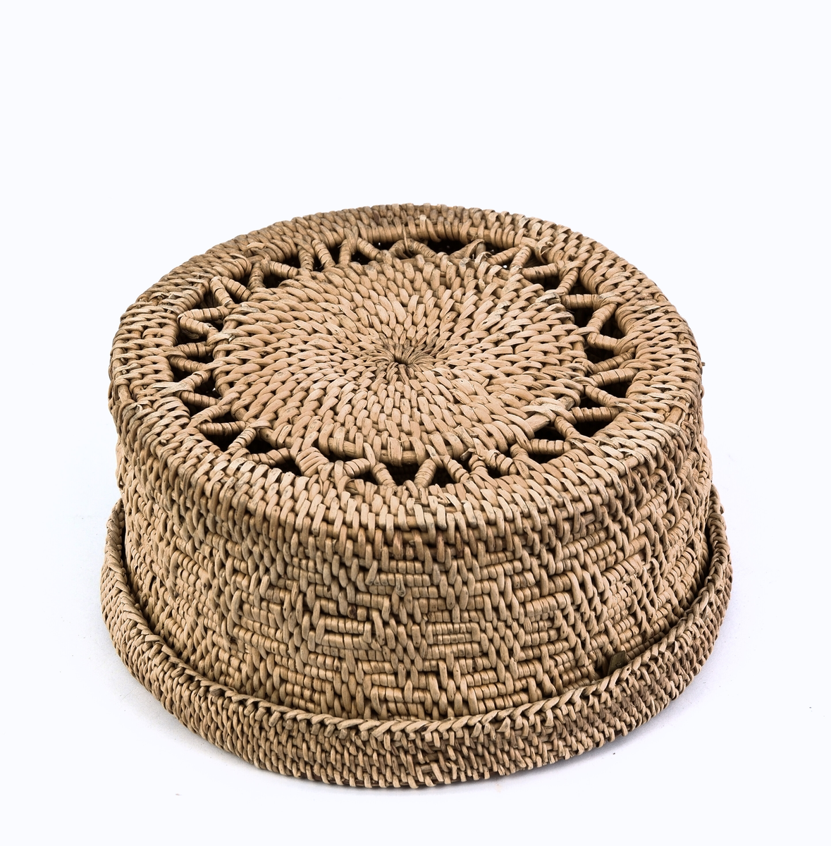 Fletta korg med lok.