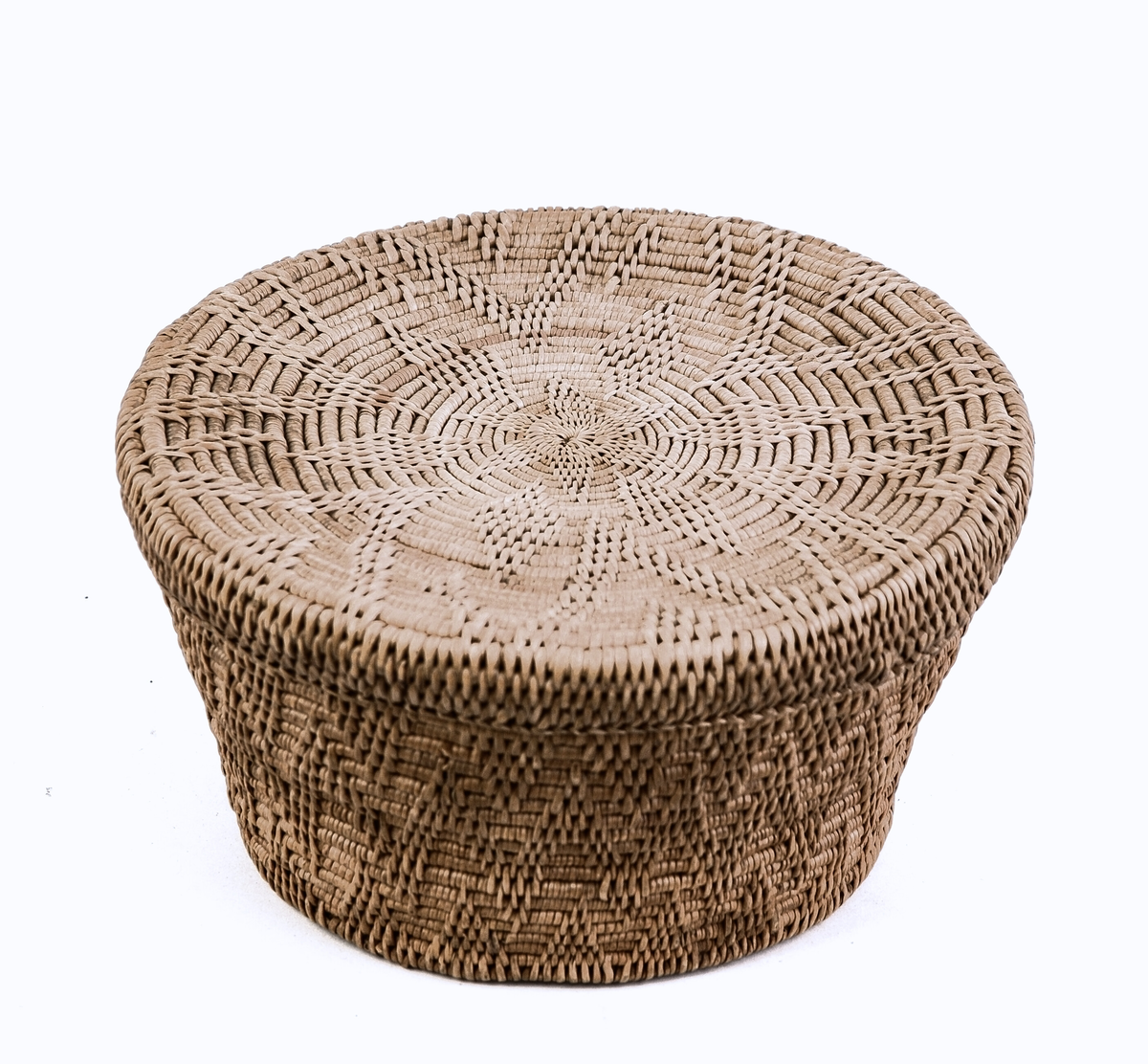 Fletta korg med lok.