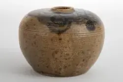 Krukke med blomsterdekor [Krukke]