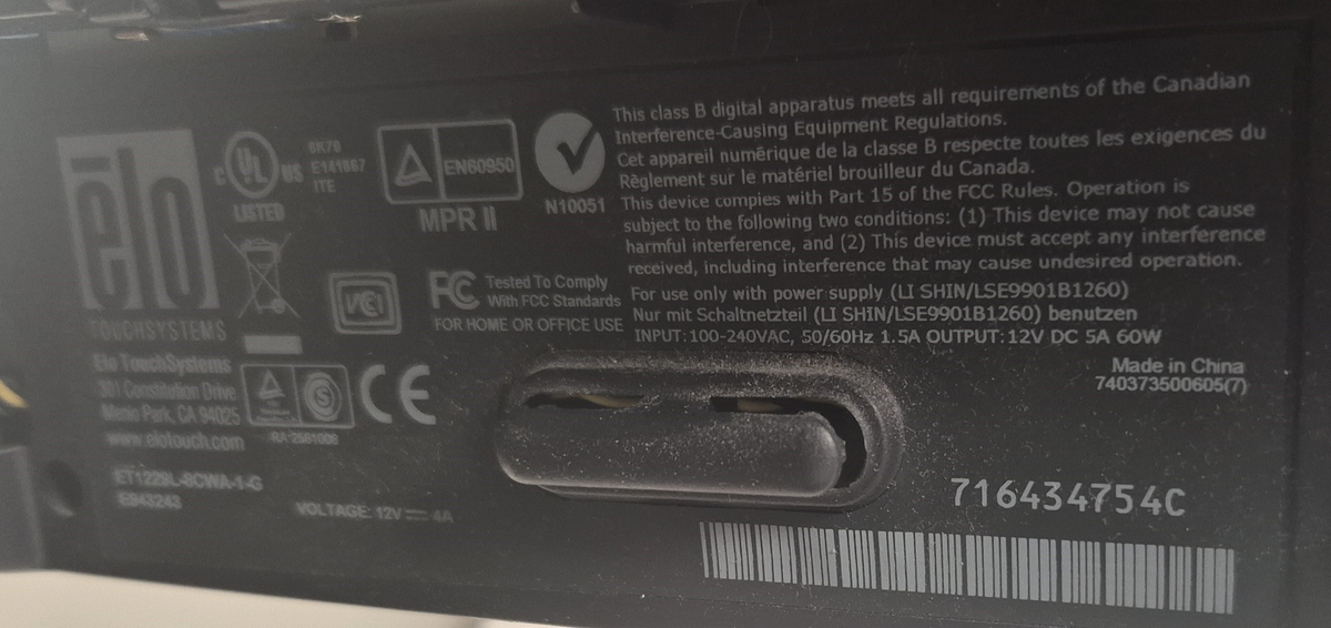 SISAM (SIkkert SAMband) er et kommunikasjonssystem som brukes av Forsvaret for å ivareta kontroll over luftrommet i Norge. Systemet benyttes til kommunikasjon med fly og helikopter, og mellom sivile og militære enheter i totalforsvaret. Systemet gir sikker kommunikasjon på ulike graderingsnivåer.
Hver arbeidsstasjon består av 2 berøringsskjermer, tekniske arbeidsstasjoner, høyttaler, hodetelefon, håndset (telefon) og nøklingspedal.

Utstilt arbeidsstasjon består av berøringsskjermer med høyttaler, fotpedal, nøklingsknapp, hodetelefon og håndbok.