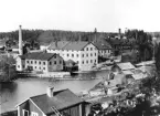 Forsså bruk AB. Vy från Hillensidan. Böleskäkten är den största byggnaden till höger på bilden. Foto före 1920.