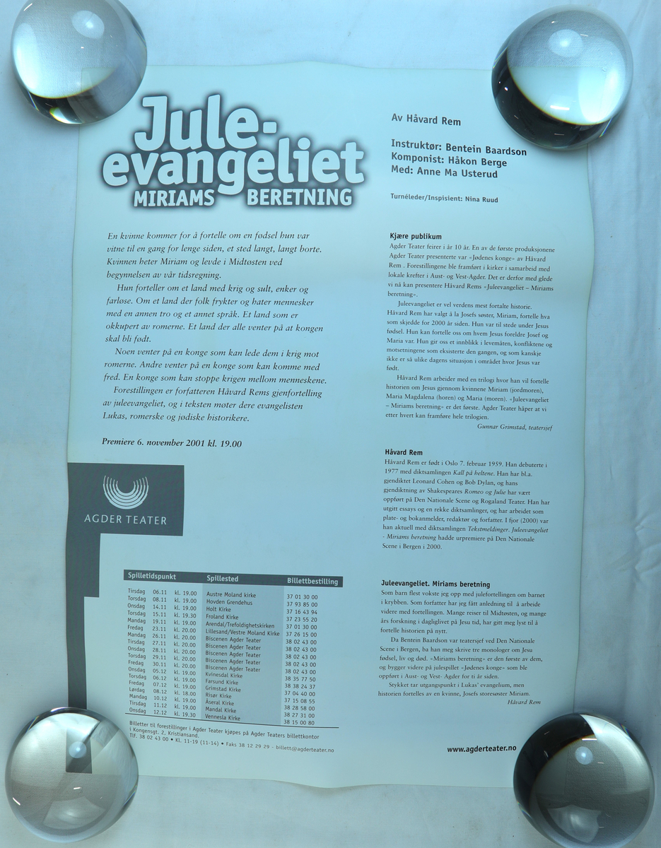 To identiske plakater til forestillingen "Juleevangeliet Miriams beretning" fra 2001 ved Agder teater.