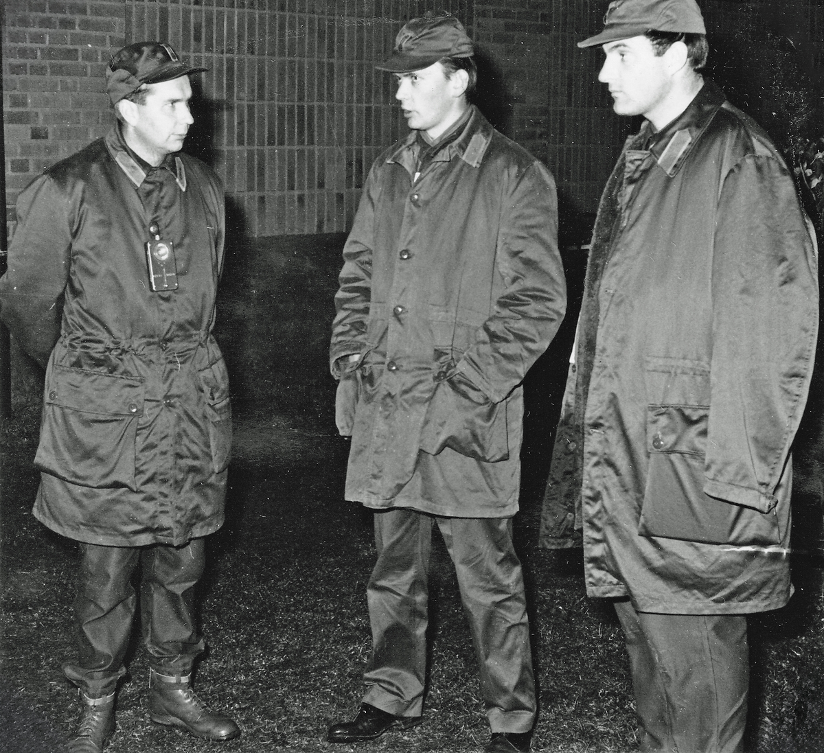 Sex foton från P 4 regementsmästerskap i nattorientering 1967. A: Hans Larsson, HG Bernhard och Sigurd Törngren, C: Arvo Pärnänen, D: Karl Skagemyr och Gunnar Järnehäll, E: Gustaf Peyron och Lövgren.