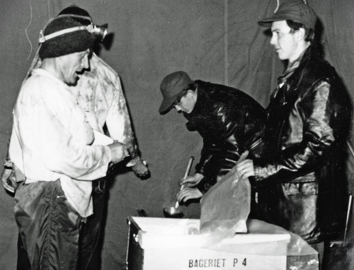 Sex foton från P 4 regementsmästerskap i nattorientering 1967. A: Hans Larsson, HG Bernhard och Sigurd Törngren, C: Arvo Pärnänen, D: Karl Skagemyr och Gunnar Järnehäll, E: Gustaf Peyron och Lövgren.