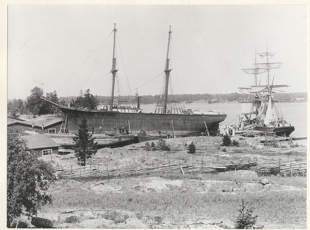 Brigg på slip. Rörhamns varv.