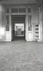 Växjö högre allmänna läroverk. En korridor.