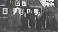 Landshövding August Beskow (i mitten) med fru på besök i Als