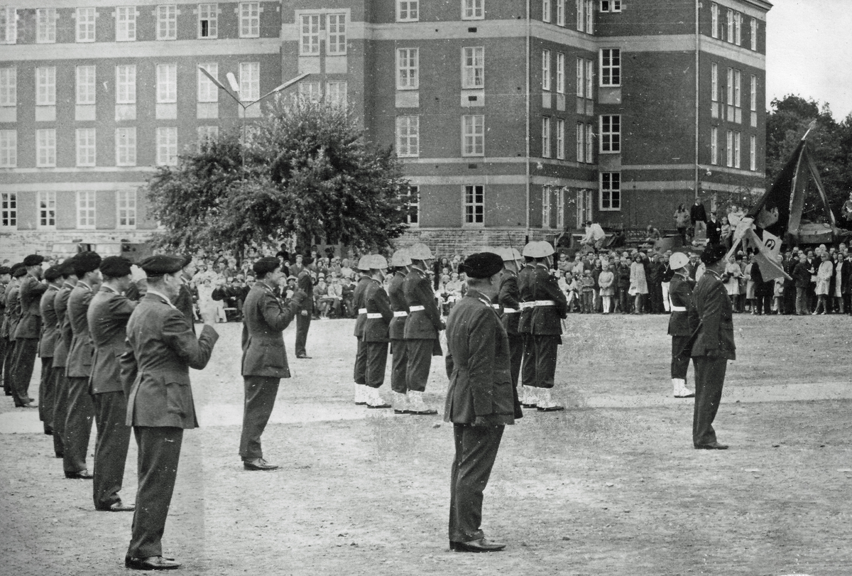 Sex bilder från regementets dag vid Skaraborg regemente 1968-09-14.