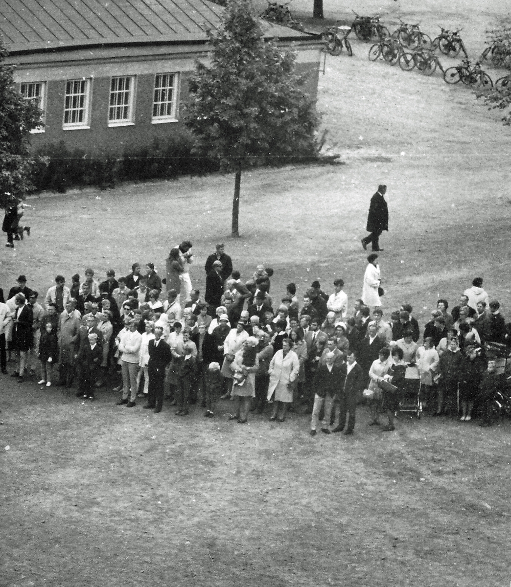 Sex bilder från regementets dag vid Skaraborg regemente 1968-09-14.