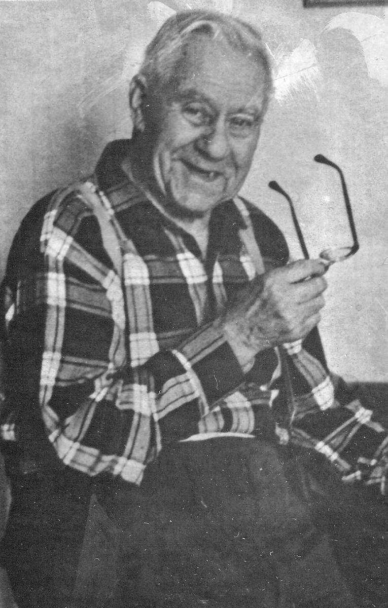 Skaraborgs regementes sex sista gratialister i februari 1969. Stennert och Storm har tillhört Västgöta regemente medan övriga tillhört Skaraborgs regemente. Stennert var anställd som volontär medan övriga tillhörde indelningsverket. Samtliga erhöll underhåll från Vadstena Krigsmanshuskassa om 600 kr/år, vilket utbetalades kvartalsvis. A: Clas Albert Bohlin f. 1878-10-23. B: Karl Oskar Holm f.1879-01-16. C: Axel Einar Ljung f. 1883-07-20. D: Albert Eklind f. 1883-03-10. E: Axel Vilhelm Storm f. 1879-12-20 F: Arne Heribert Stennert f. 1885-03-26