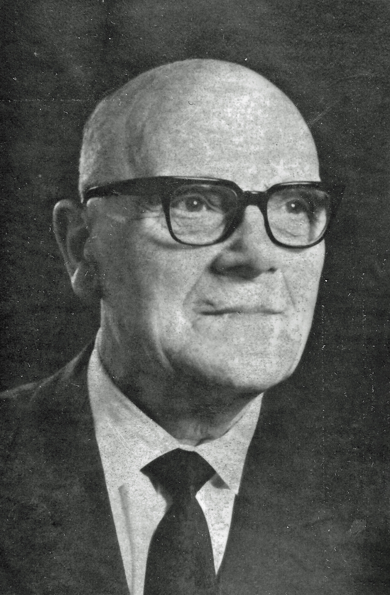 Skaraborgs regementes sex sista gratialister i februari 1969. Stennert och Storm har tillhört Västgöta regemente medan övriga tillhört Skaraborgs regemente. Stennert var anställd som volontär medan övriga tillhörde indelningsverket. Samtliga erhöll underhåll från Vadstena Krigsmanshuskassa om 600 kr/år, vilket utbetalades kvartalsvis. A: Clas Albert Bohlin f. 1878-10-23. B: Karl Oskar Holm f.1879-01-16. C: Axel Einar Ljung f. 1883-07-20. D: Albert Eklind f. 1883-03-10. E: Axel Vilhelm Storm f. 1879-12-20 F: Arne Heribert Stennert f. 1885-03-26