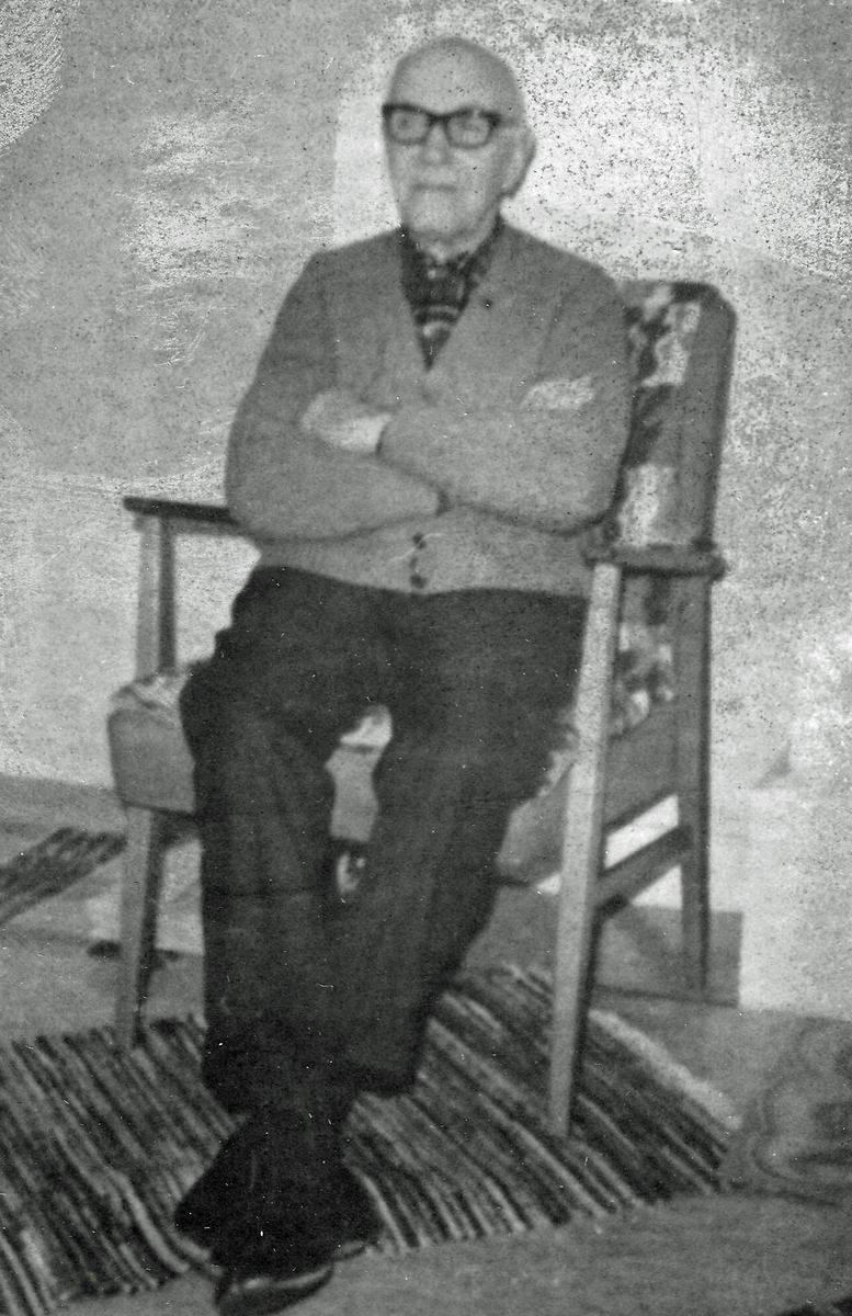 Skaraborgs regementes sex sista gratialister i februari 1969. Stennert och Storm har tillhört Västgöta regemente medan övriga tillhört Skaraborgs regemente. Stennert var anställd som volontär medan övriga tillhörde indelningsverket. Samtliga erhöll underhåll från Vadstena Krigsmanshuskassa om 600 kr/år, vilket utbetalades kvartalsvis. A: Clas Albert Bohlin f. 1878-10-23. B: Karl Oskar Holm f.1879-01-16. C: Axel Einar Ljung f. 1883-07-20. D: Albert Eklind f. 1883-03-10. E: Axel Vilhelm Storm f. 1879-12-20 F: Arne Heribert Stennert f. 1885-03-26