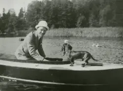 Gerhard Högborg tillsammans med tax i kanot.
