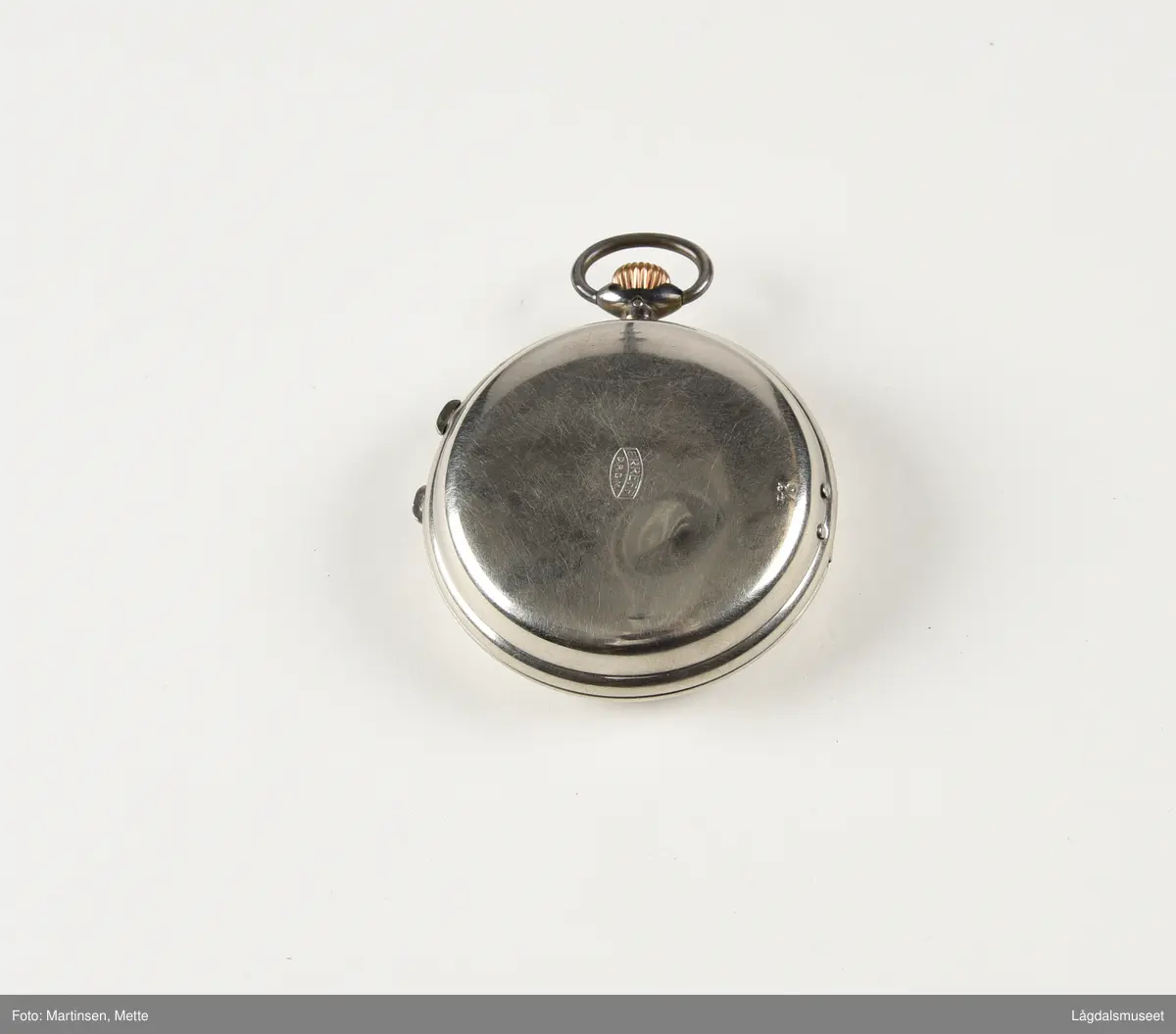 Lommeur i klokkekasse med glass. 
