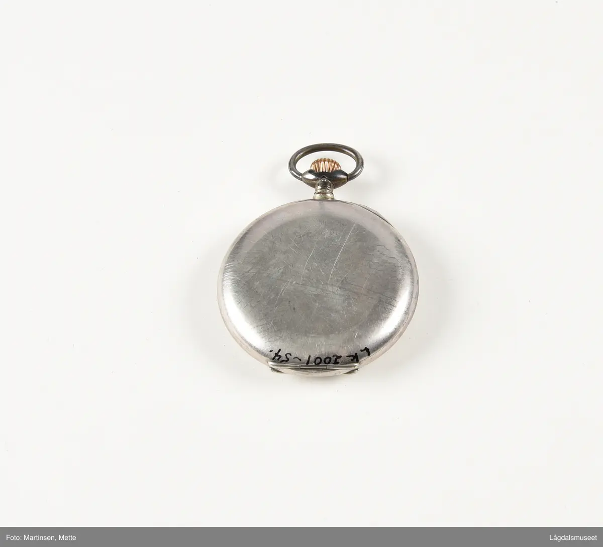 Lommeur i klokkekasse med glass. 
